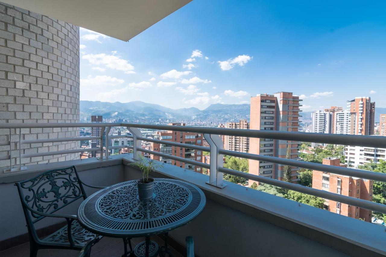 Apartamentos Poblado Alejandria By Housy Host Medellin Luaran gambar