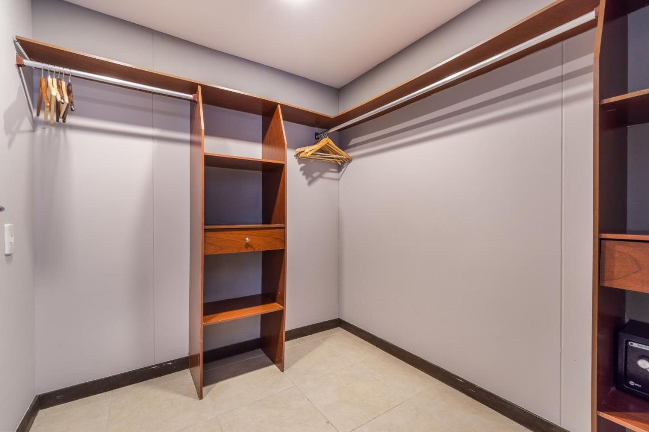 Apartamentos Poblado Alejandria By Housy Host Medellin Luaran gambar