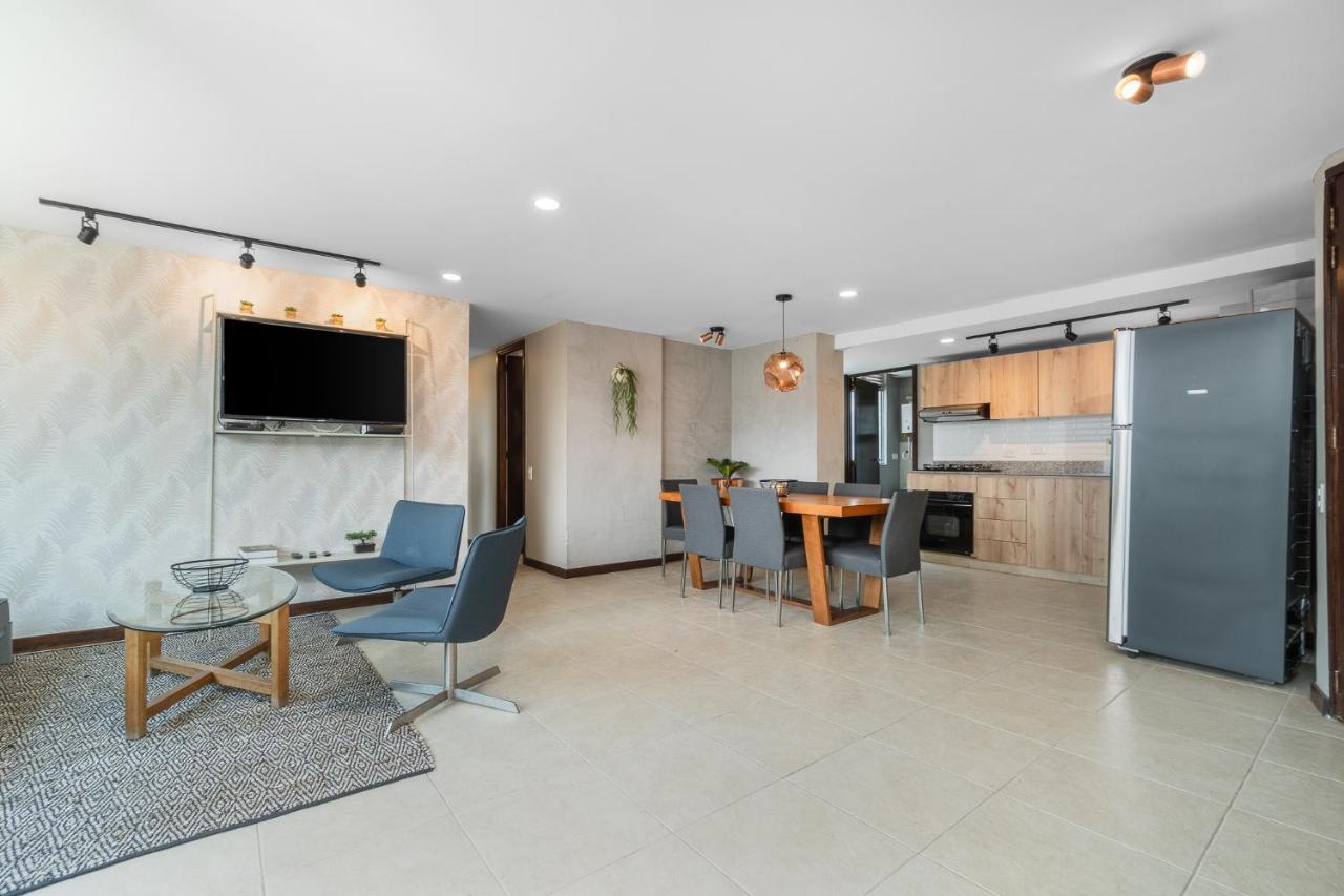 Apartamentos Poblado Alejandria By Housy Host Medellin Luaran gambar