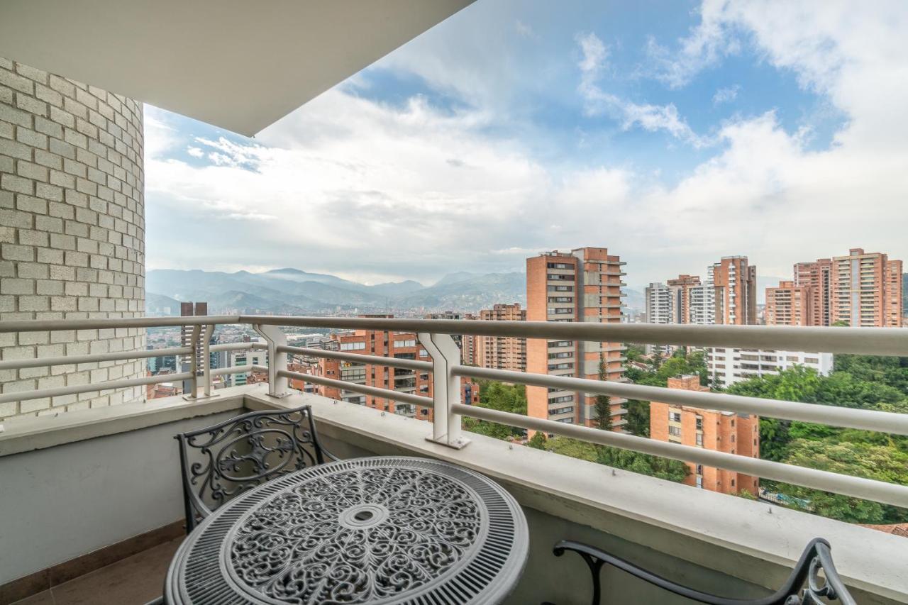 Apartamentos Poblado Alejandria By Housy Host Medellin Luaran gambar