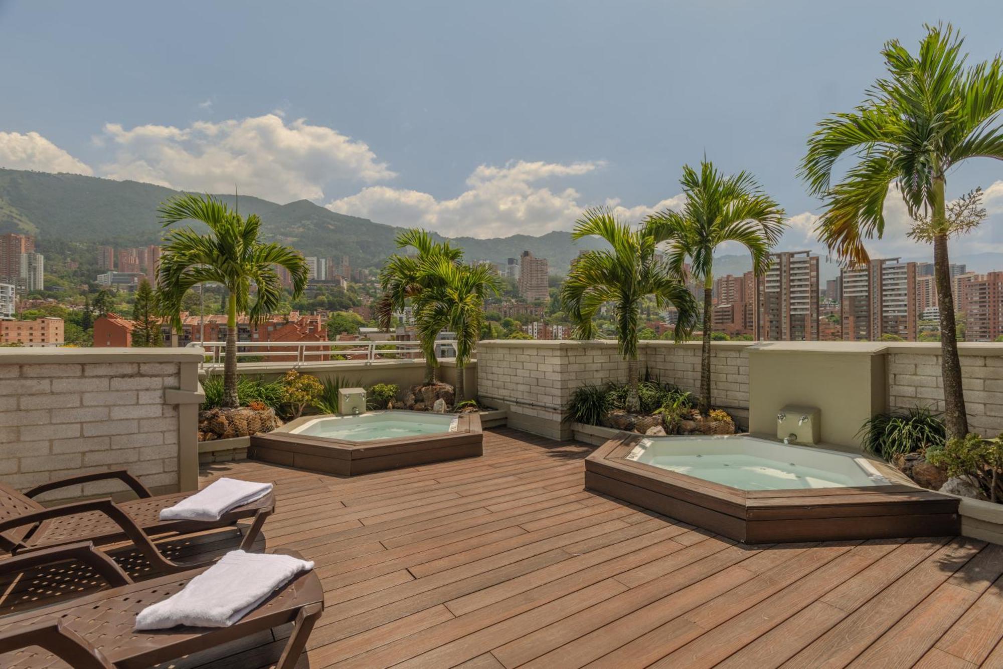 Apartamentos Poblado Alejandria By Housy Host Medellin Luaran gambar