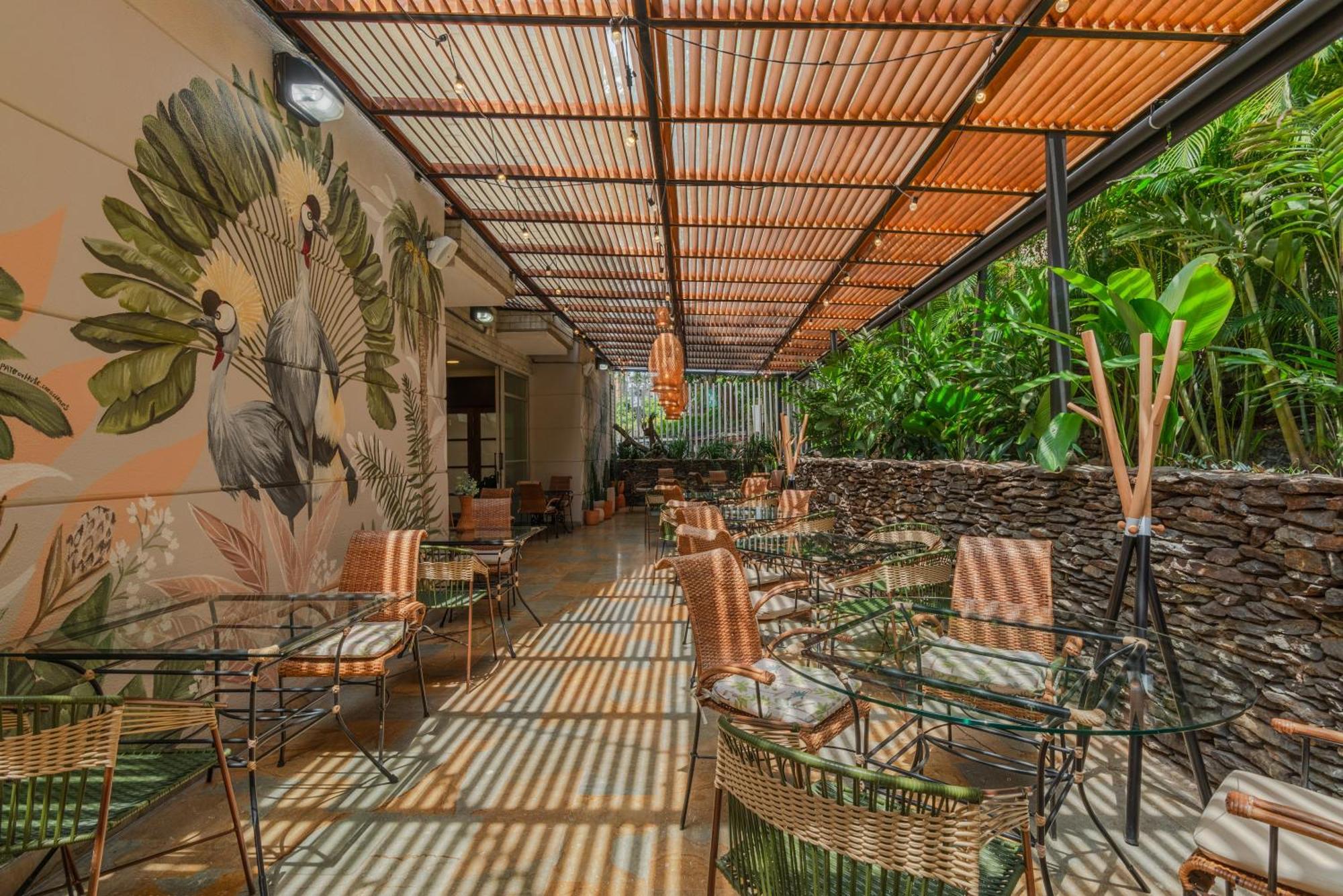 Apartamentos Poblado Alejandria By Housy Host Medellin Luaran gambar
